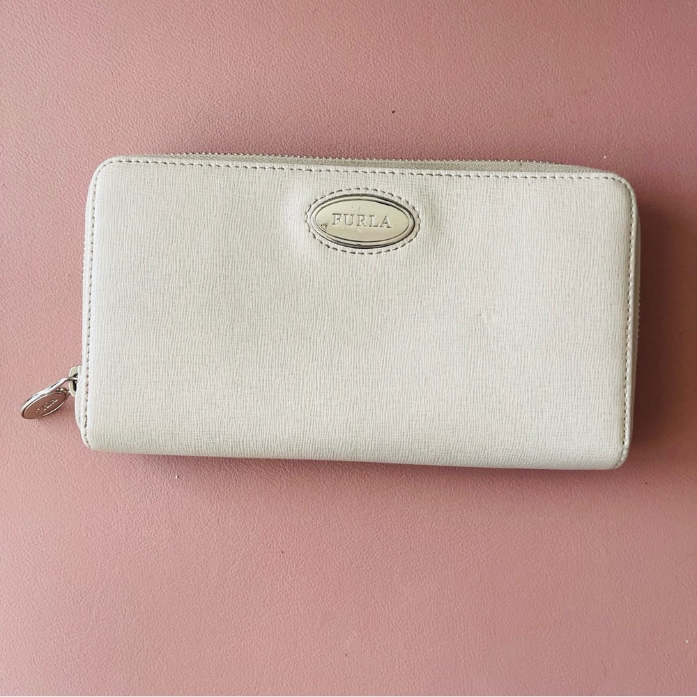 FURLA long wallet pure leather / off white / beige / zip around GUC - Picture 4 of 12